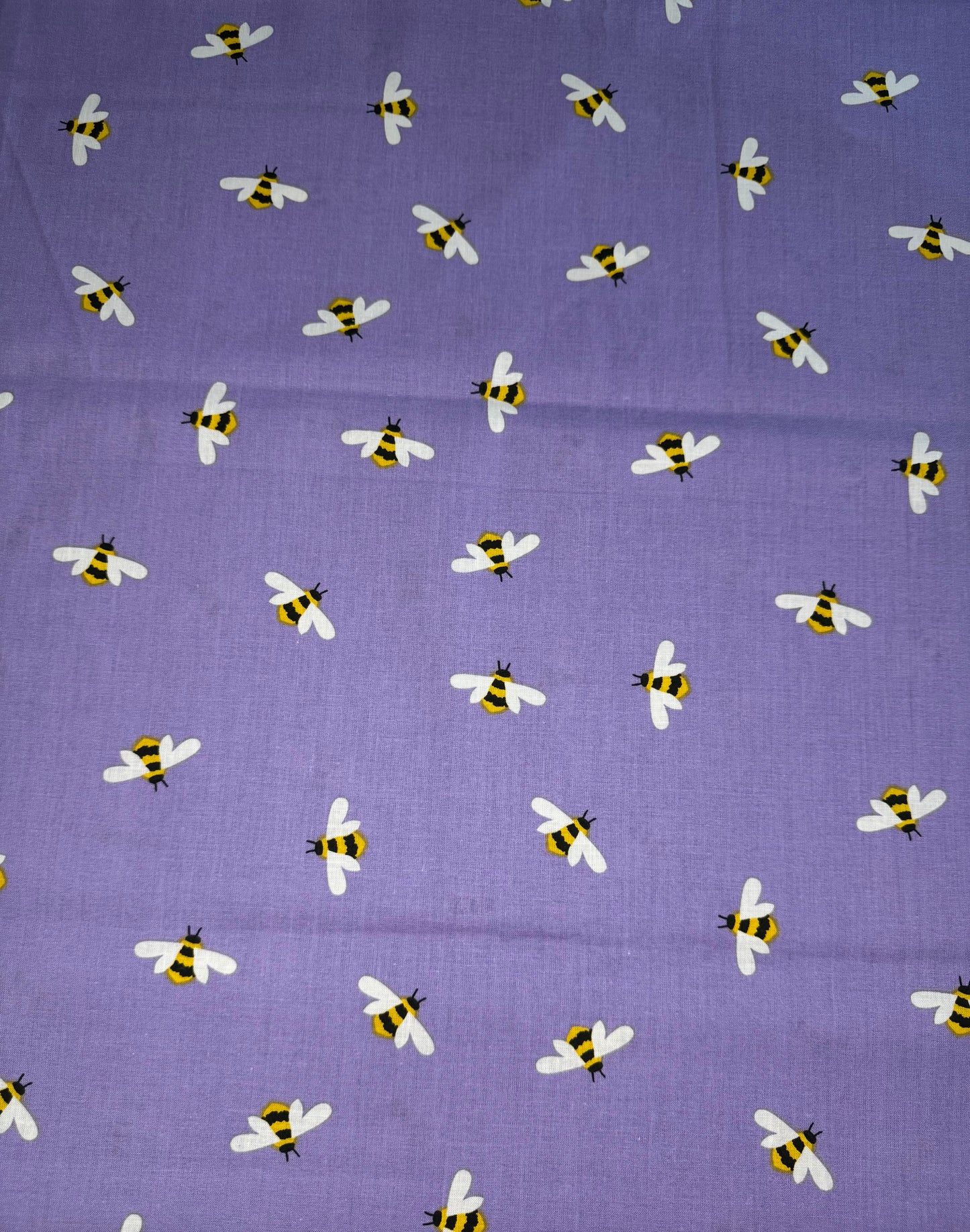 Abeille fond lilas